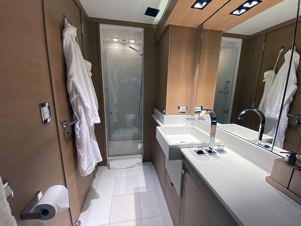 2005 PALMER JOHNSON 120 